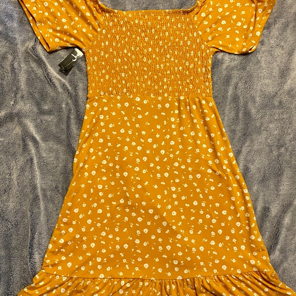 Justify Yellow Floral Sun Dress, Juniors M - Picture 6 of 6